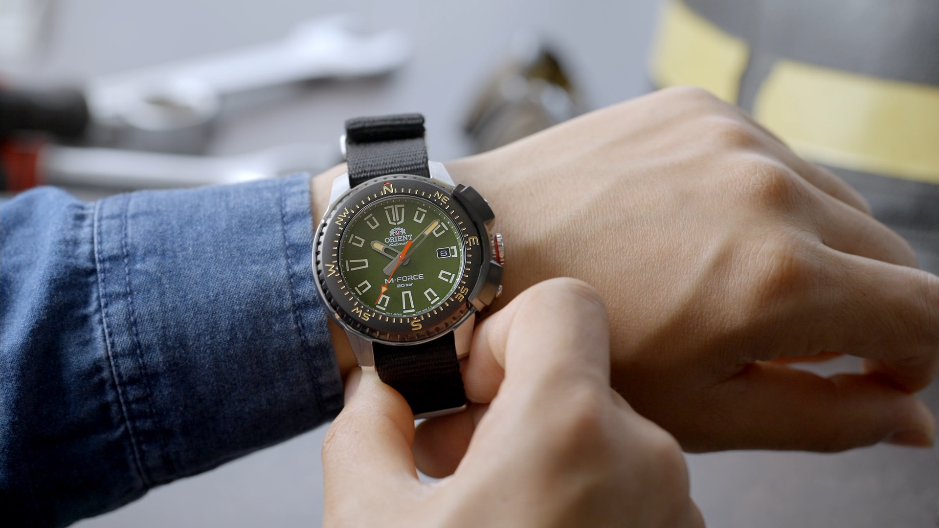 How to Use a Watch as a Compass